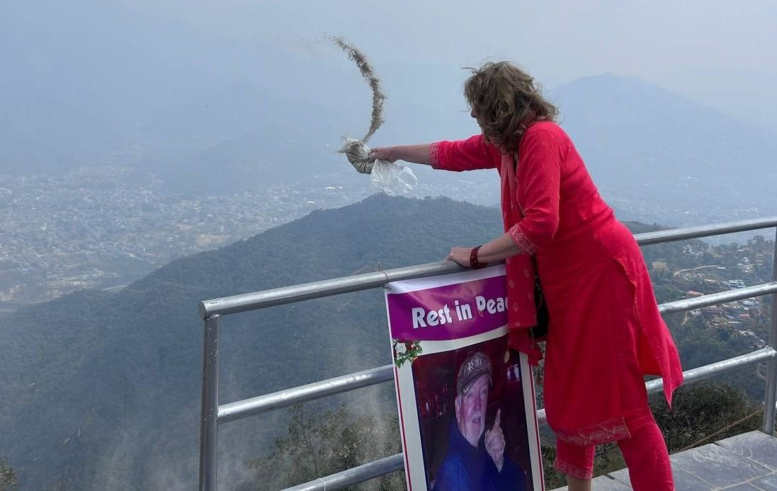 जब नेपाललाई माया गर्ने श्रीमानको अस्तु सेलाउन अमेरिकादेखि पोखरा आइन् लोरेटा