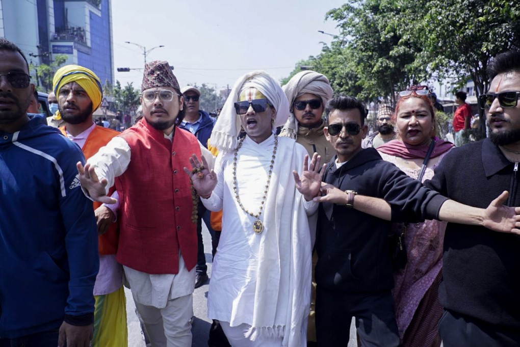 राजावदीहरुले प्रदर्शन विवादित आचार्य श्रीनिवास पनि सहभागी