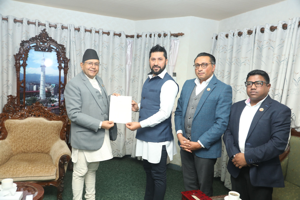 रविसहित रास्वपा सासंदहरू सभामुखलाई भेट्न सिंहदरबार जाँदै