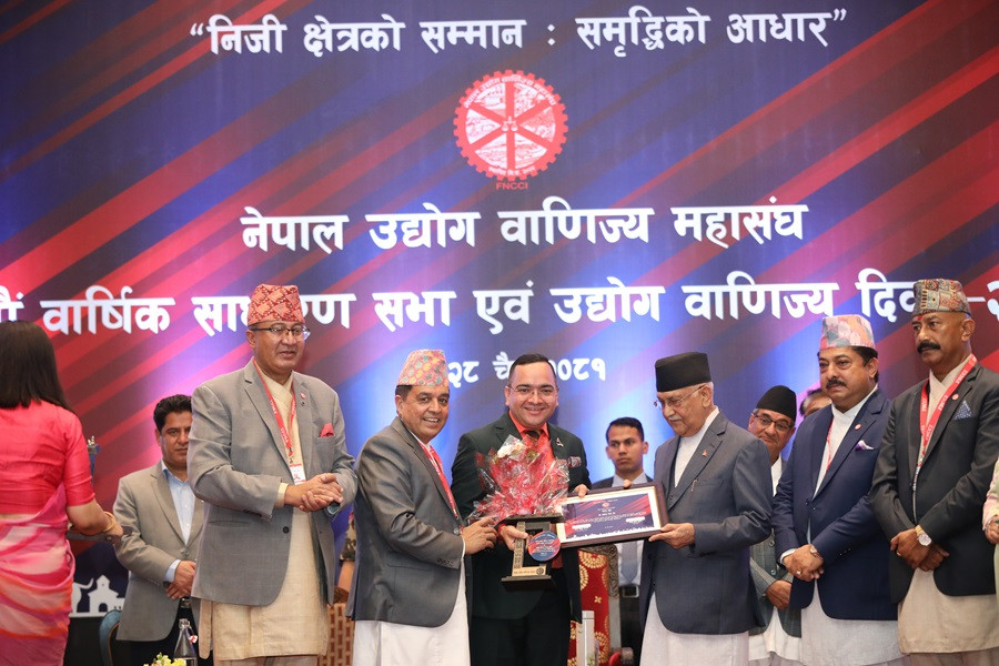 नबिल बैंक सबैभन्दा बढी कर तिर्ने बैंकका रुपमा सम्मानित