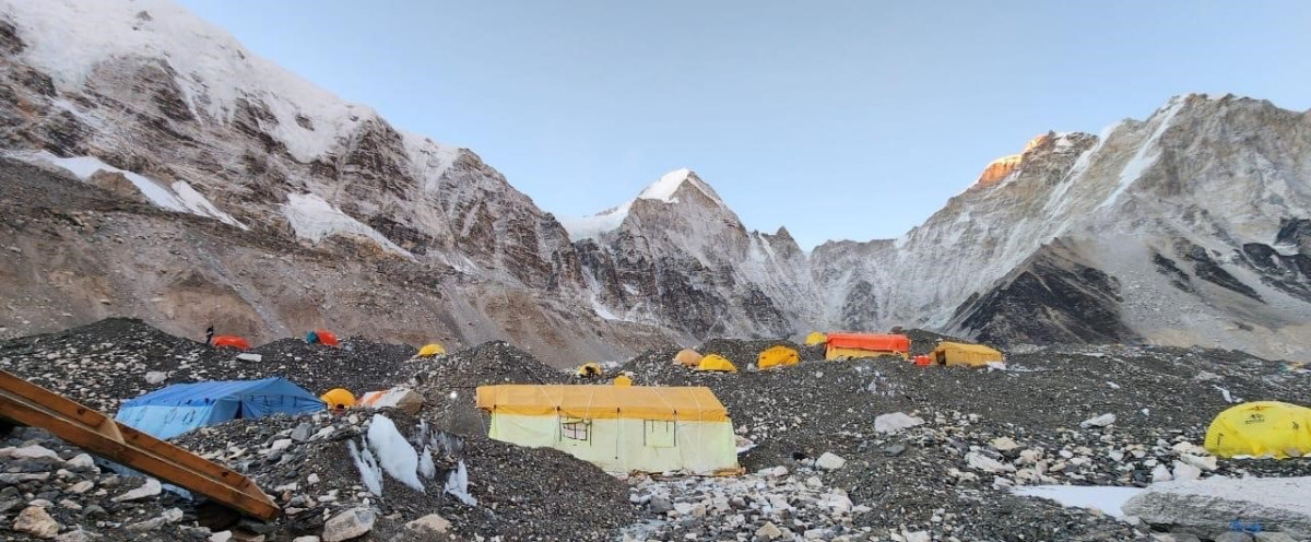 सगरमाथा आरोहणका लागि खुम्बु आइसफलको बाटो तयार