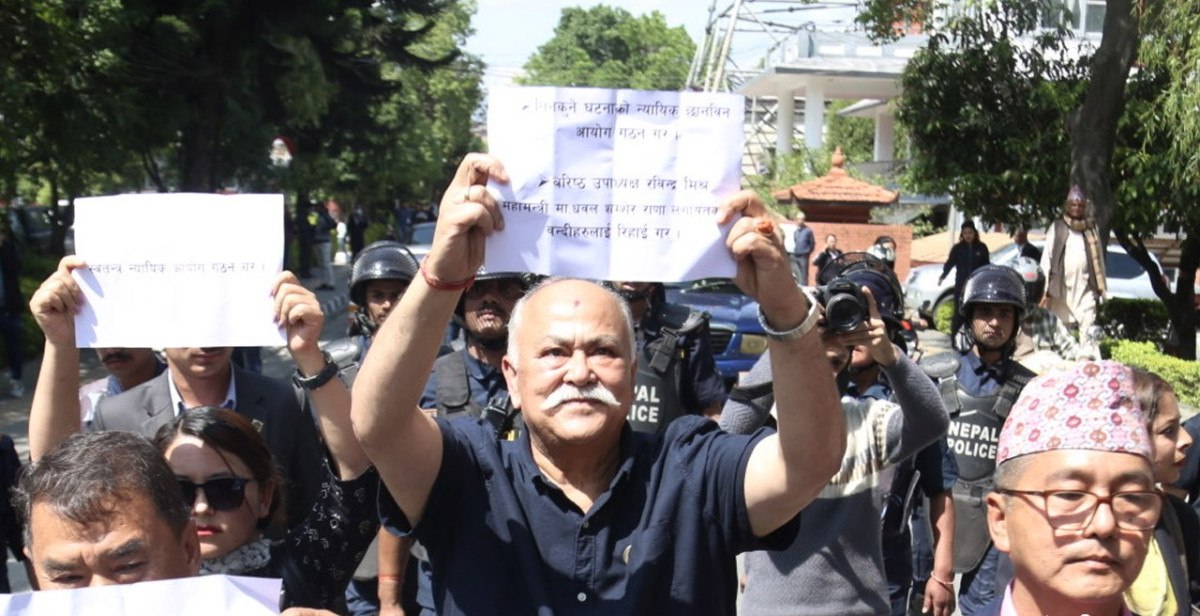 प्रहरीबाट फुत्किएका सांसद सिंहले भने–जेल जान मात्र होइन, गोली खान तयार छौं