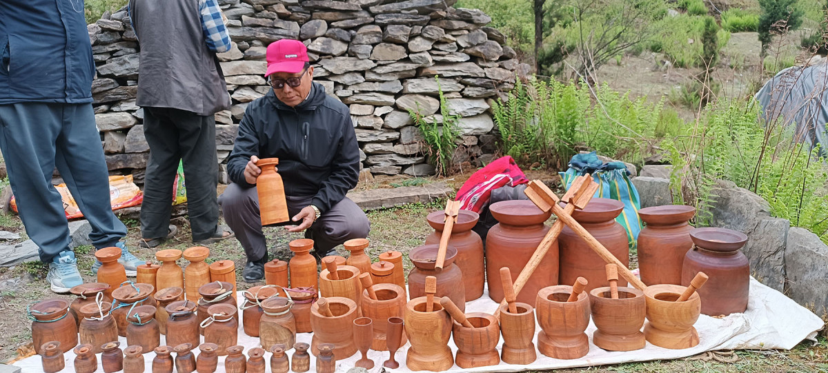 काठबाट निर्मित घरेलु सामग्री