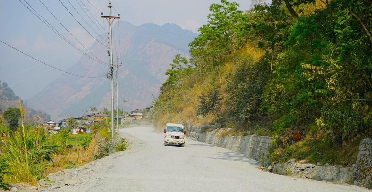 आठ वर्षमा मुस्किलले १७ किलोमिटर कालोपत्र