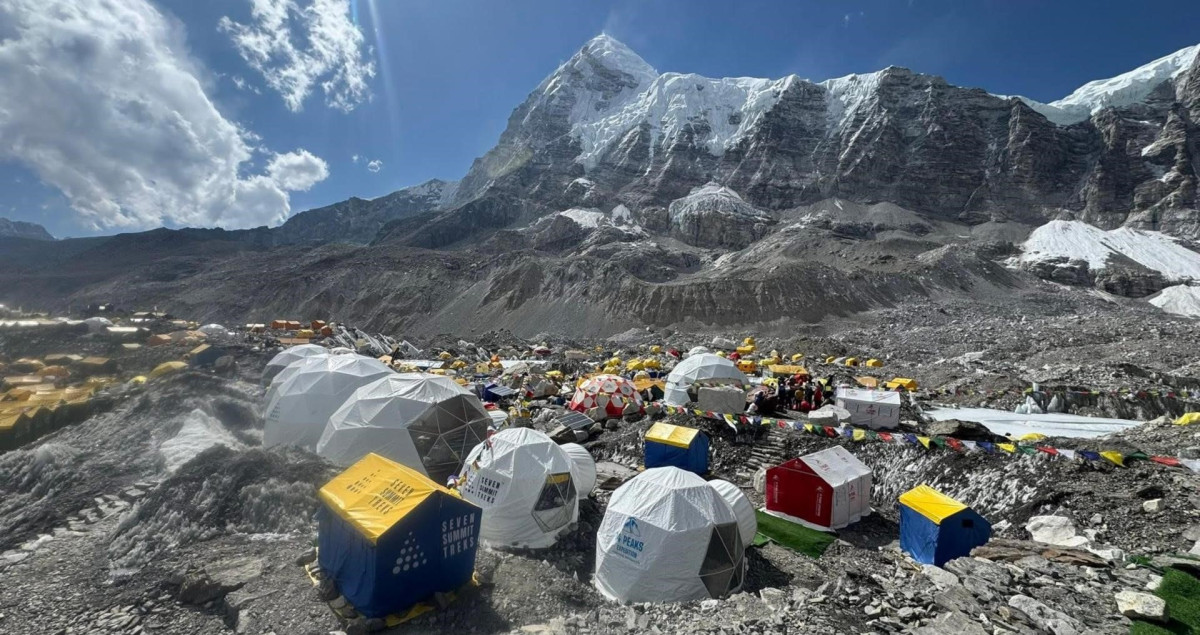 आरोहीको भीडले गुलजार छ सगरमाथा आधार शिविर