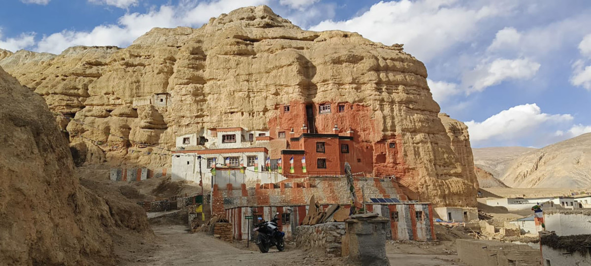 मुस्ताङको लोमान्थाङमा रहेको निफुक नाम्डुलिङ गुम्बा