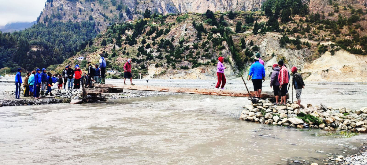 कालीगण्डकी तर्न साँघुको भर, वर्षायाममा तीन घण्टाभन्दा बढी पैदल हिड्नपर्ने बाध्यता