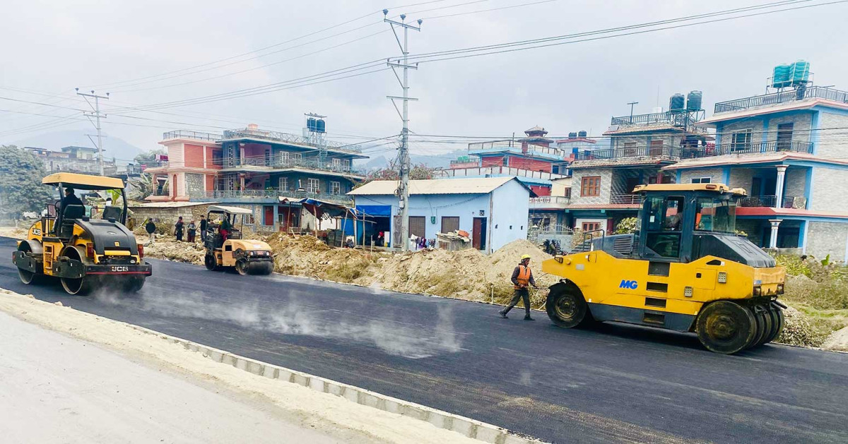 पोखरा-मुग्लिन सडक विस्तारः विद्युत् पोल एक साताभित्र हटाइँदै