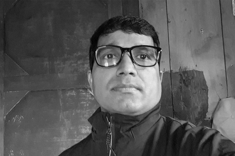 गुडिरहेको मोटरसाइकलमाथि ढुंगा बज्रिँदा गाउँपालिका शिक्षा अधिकृतको मृत्यु
