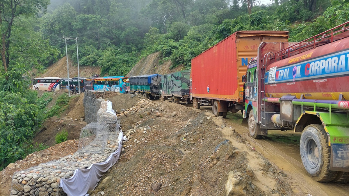 नारायणघाट–बुटवल सडक फेरि अवरुद्ध