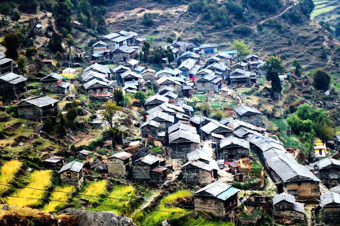 परम्परागत ढुङ्गेघरहरु रहेको म्याग्दीको ठाडाखानी गाउँ