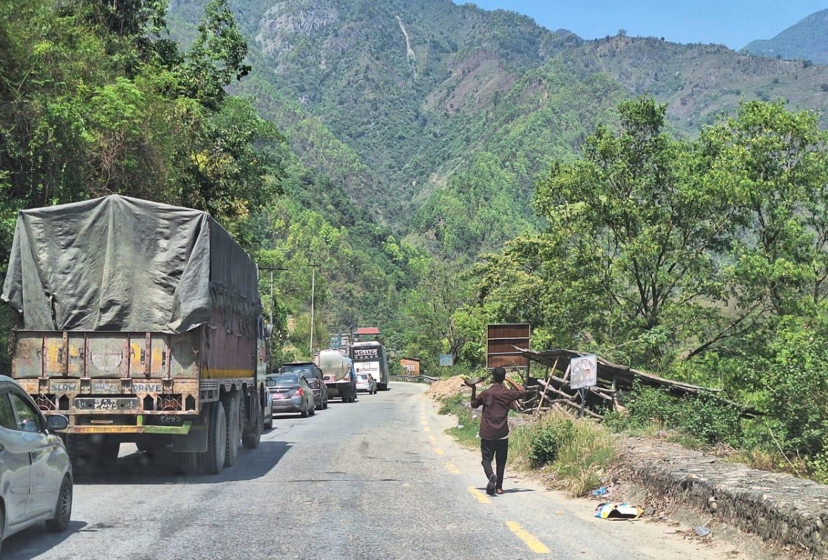 नारायणगढ–मुग्लिन सडक एकतर्फी खुला