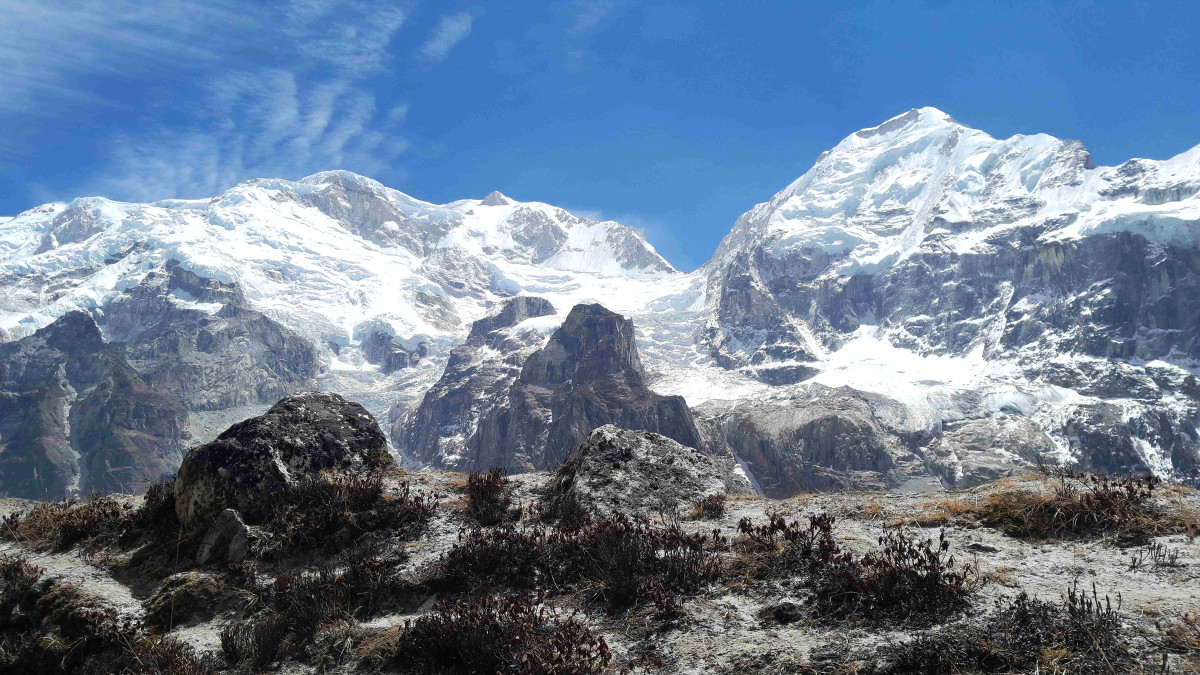 विश्वको तेस्रो अग्लो शिखर हिमश्रृङ्खला र आधार शिविर
