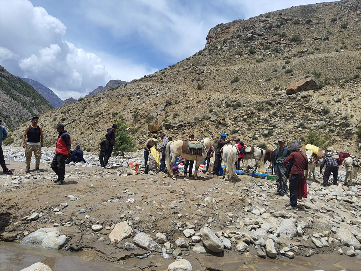 कर्णाली प्रदेश सरकारले पठाएको राहत हुम्ला पुग्यो