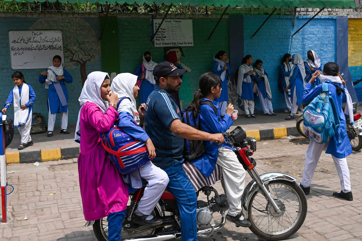 Heatwave Forces Early School Closures in Pakistan's Punjab Province