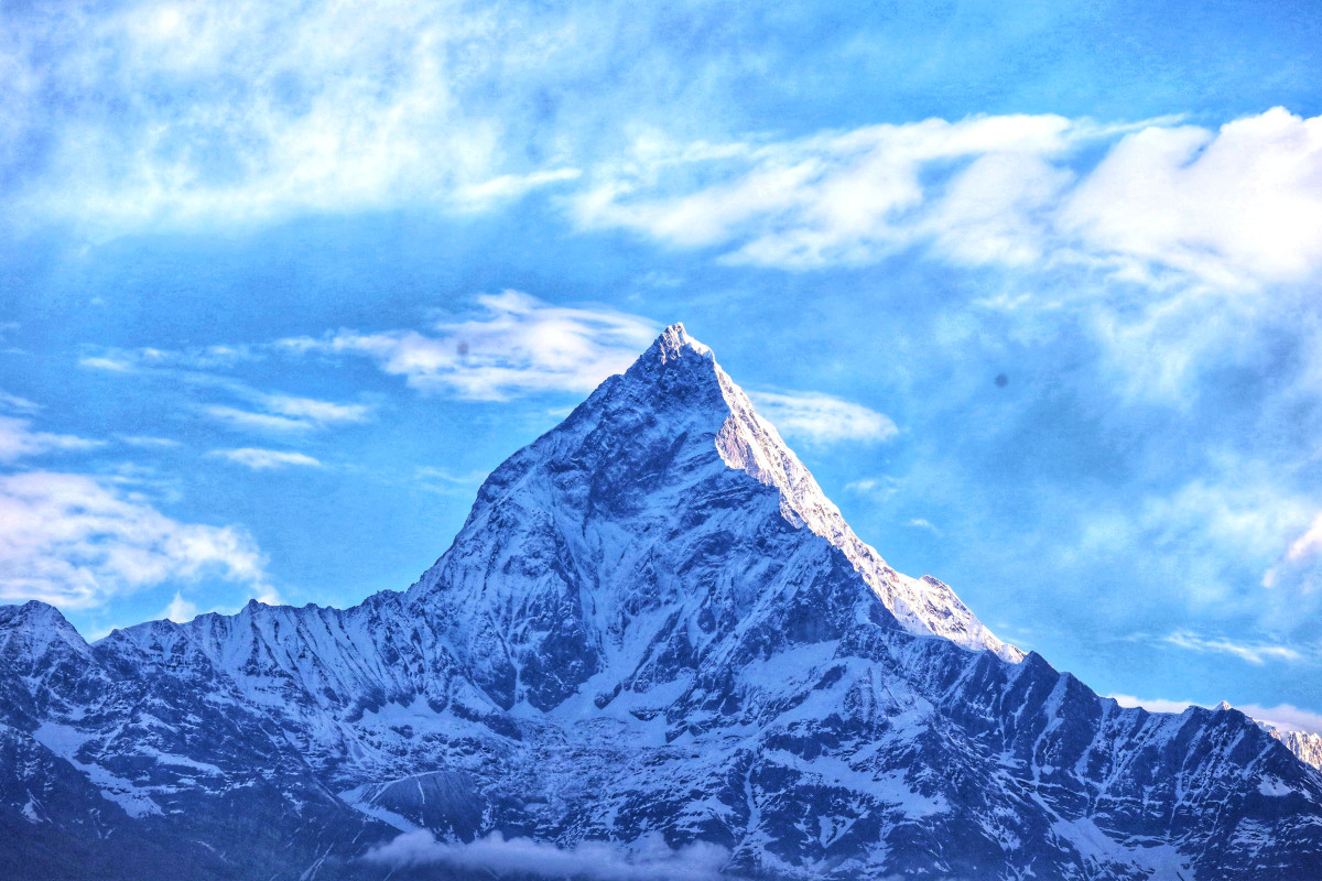 मौसम खुलेसँगै देखिएको माछापुच्छ्रे हिमाल
