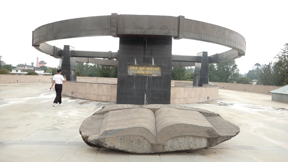 गणतान्त्रिक सरकारलाई नै गिज्याउने गणतन्त्र स्मारक पार्क (फोटो/भिडियो)