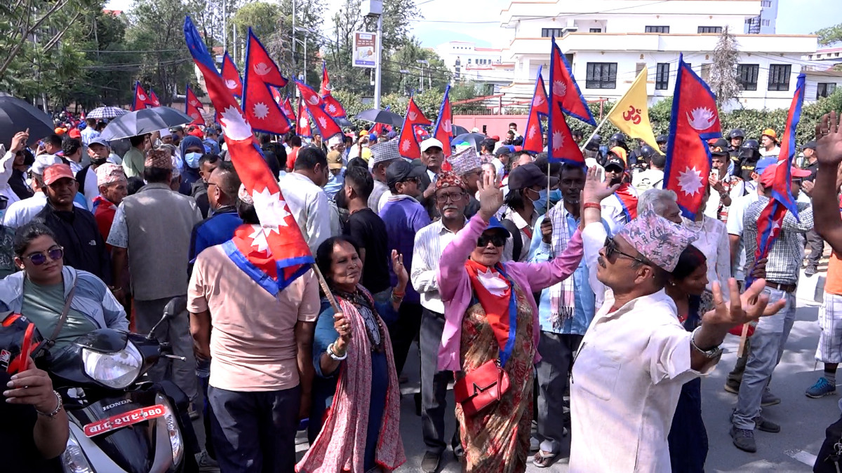 राजावादीहरुको आन्दोलन तेस्रो दिनपनि जारी, आलमलाई प्रधानमन्त्री बनाउन सुझाव !