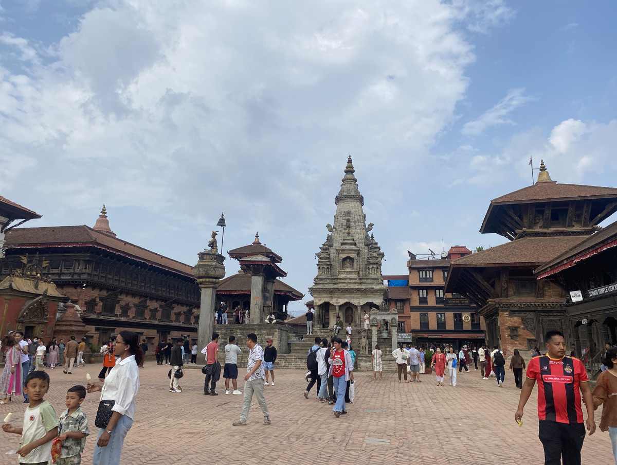 विश्वसम्पदा सूचीमा रहेको भक्तपुर दरबार क्षेत्रमा पर्यटकको भीड