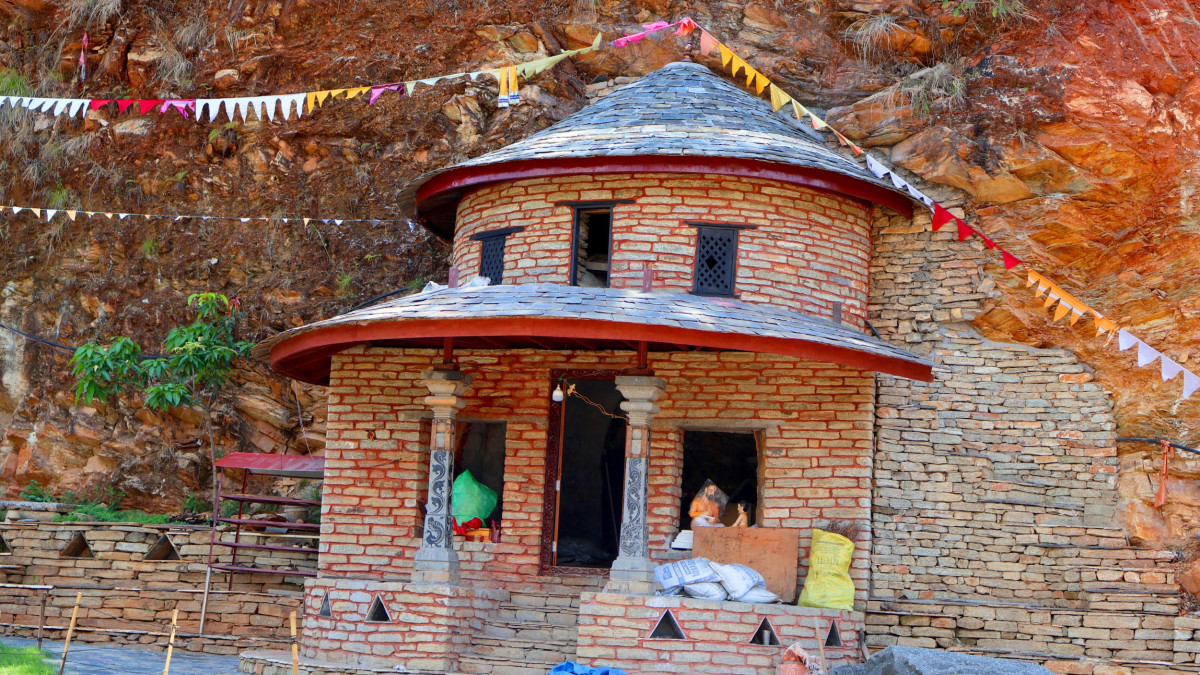 कलात्मक शैलीको घुमाउने घर