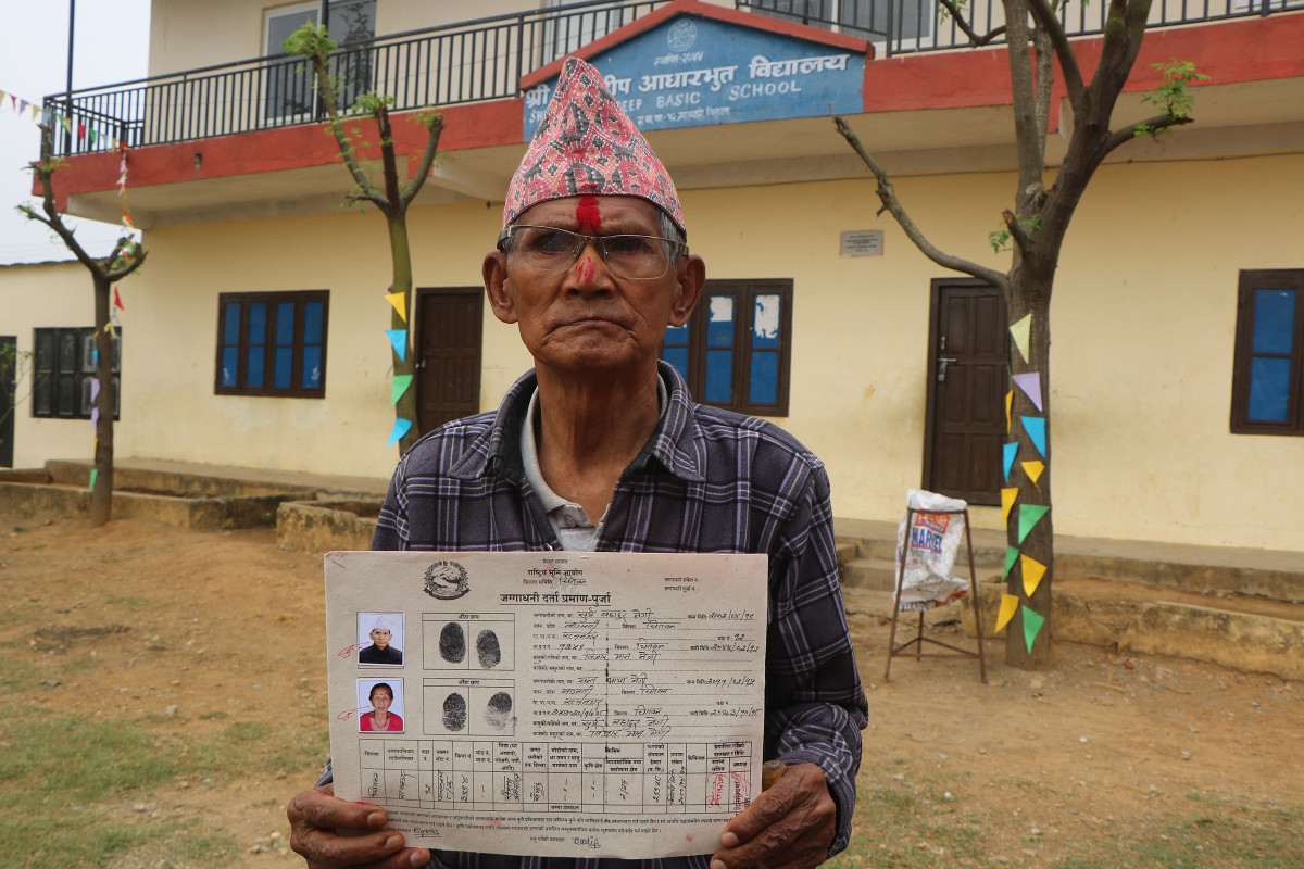 बाँकेमा भूमिहीनलाई जग्गाधनी प्रमाणपुर्जा