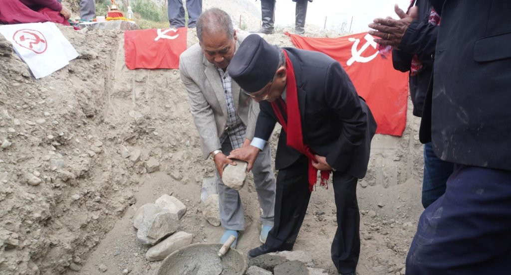 मुस्ताङको पेरिसडाँडामा प्रचण्डले गरे माओवादी केन्द्रको कार्यालय शिलान्यास