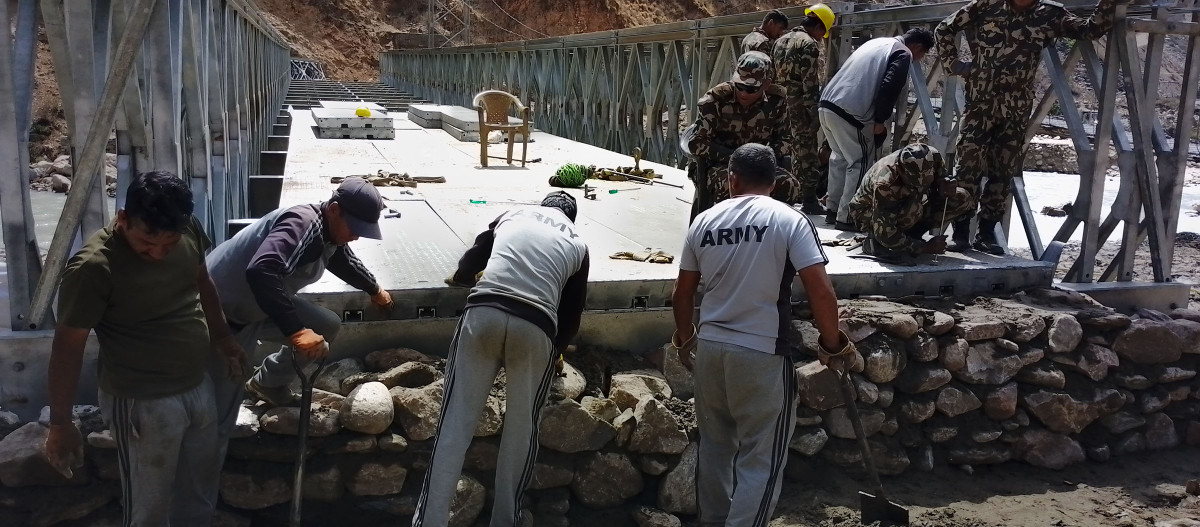हुम्लालाई सडक सञ्जालसँग जोड्न अहोरात्र खटिँदै नेपाल सेना