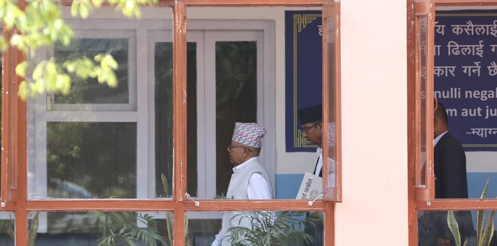 माधव नेपालको थुनछेक बहस सुरु, इजलासमा मोवाइल निषेध