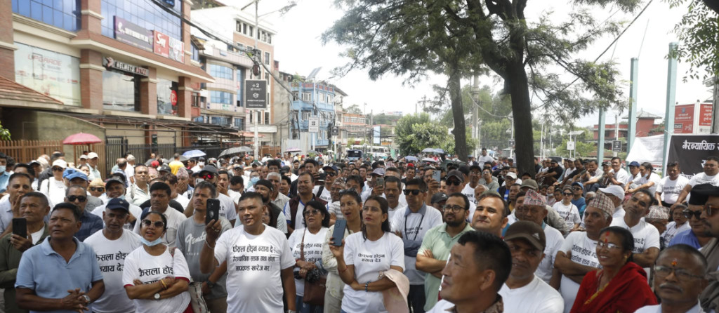 खोला किनारमा ४० मिटर छाड्नुपर्ने मापदण्डविरुद्ध काठमाडौंमा प्रदर्शन