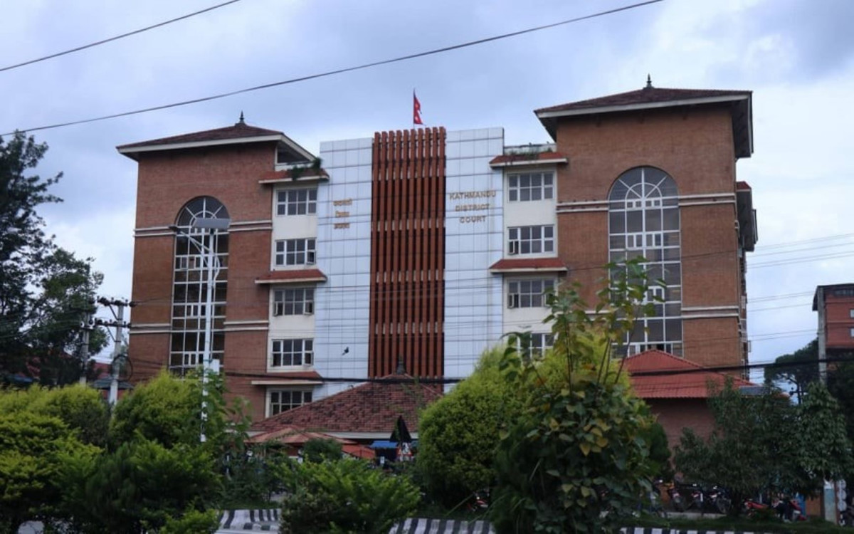 काठमाडौं जिल्ला अदालतबाट हत्कडीसहित थुनुवा फरार
