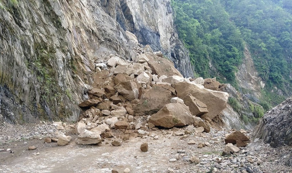 गुल्मीको वामी–रिडी सडक अवरुद्ध