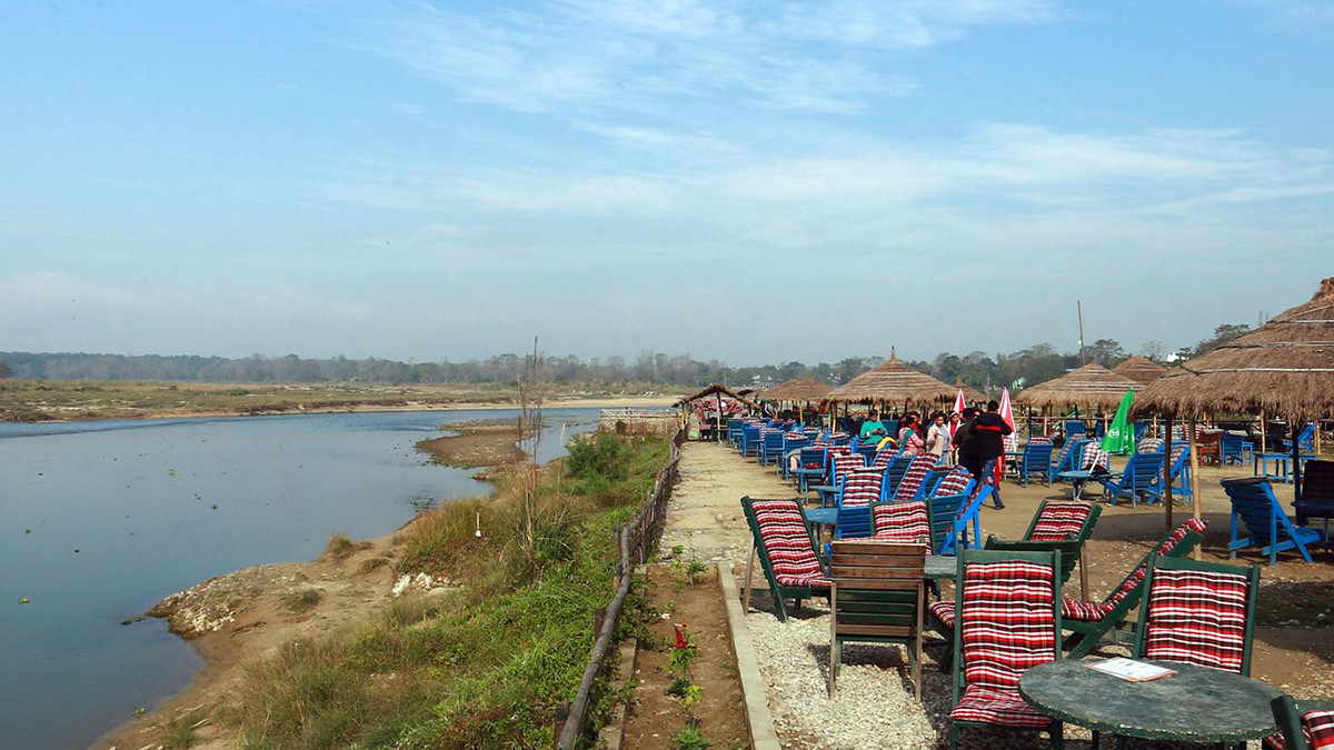 वर्षायामको आगमनसँगै सौराहामा घटे पर्यटक