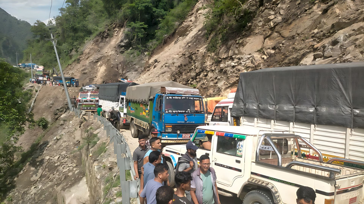 कर्णाली राजमार्गमा ठूला सवारीसाधन सञ्चालनमा रोक