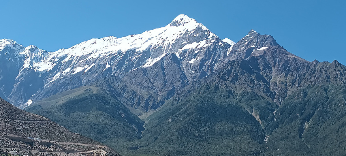 कालापत्थर बन्दै निलगिरि हिमाल