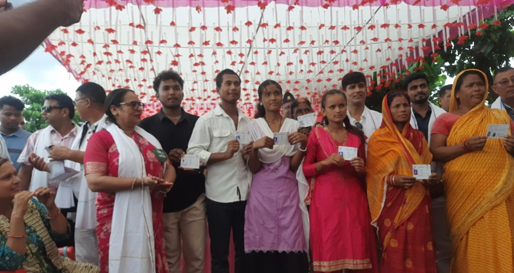 घरदैलोमा नागरिकता वितरणले सेवाग्राही उत्साहित