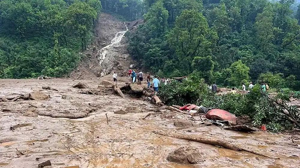 भारतको हिमाचलमा बाढी पहिरोबाट अहिलेसम्म ७५ जनाको मृत्यु