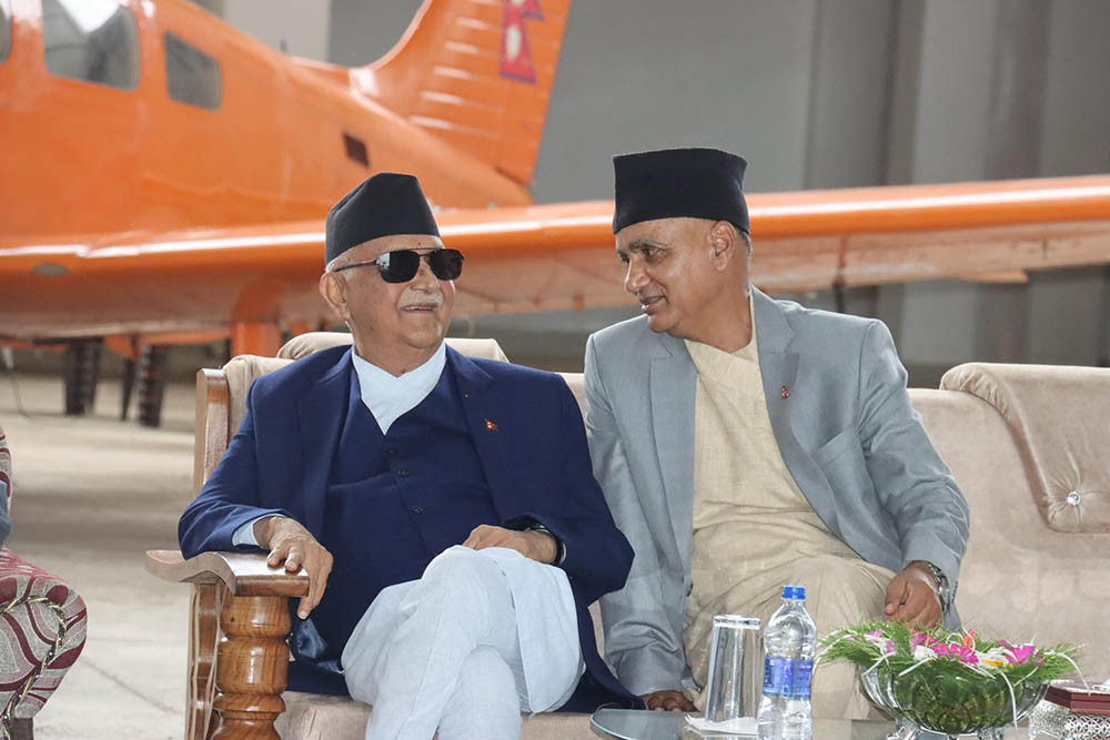 मौसम खराब भएपछि प्रधानमन्त्री ओली सुर्खेतमै रोकिए