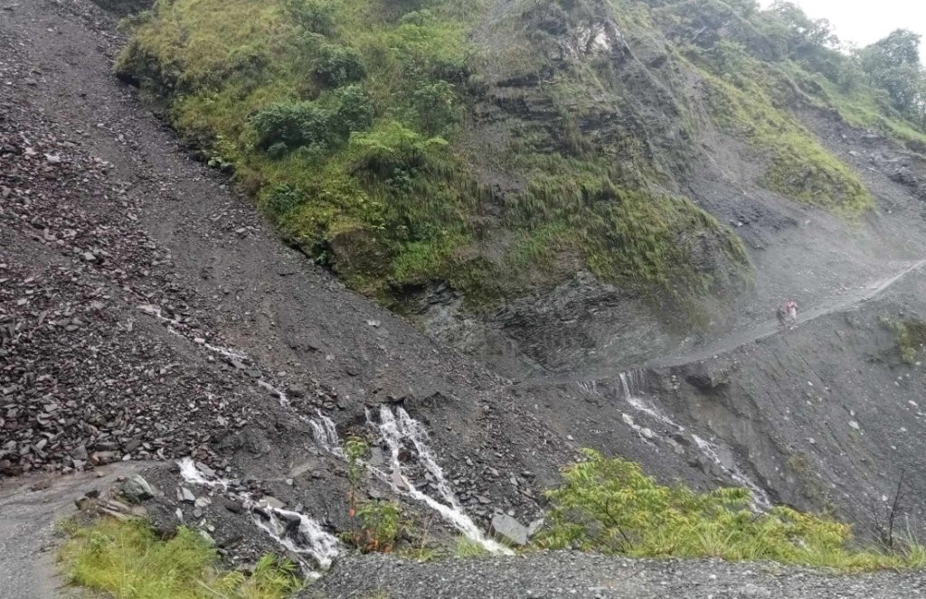 अरनिको राजमार्ग र बेनी–जोमसोम सडक पूर्णरुपमा अवरुद्ध