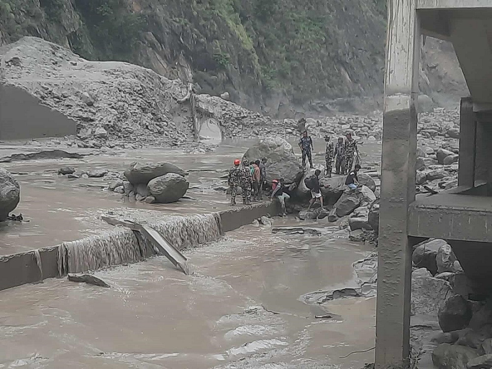 रसुवा बाढी: नौं जनाको शव फेला, १९ जना अझै बेपत्ता