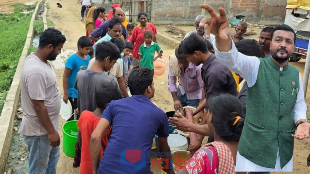 खानेपानी मन्त्री यादवको गृह जिल्लामा पानी अभाव,  खाली घैँटो र बाल्टिन बोकेर गरे विरोध