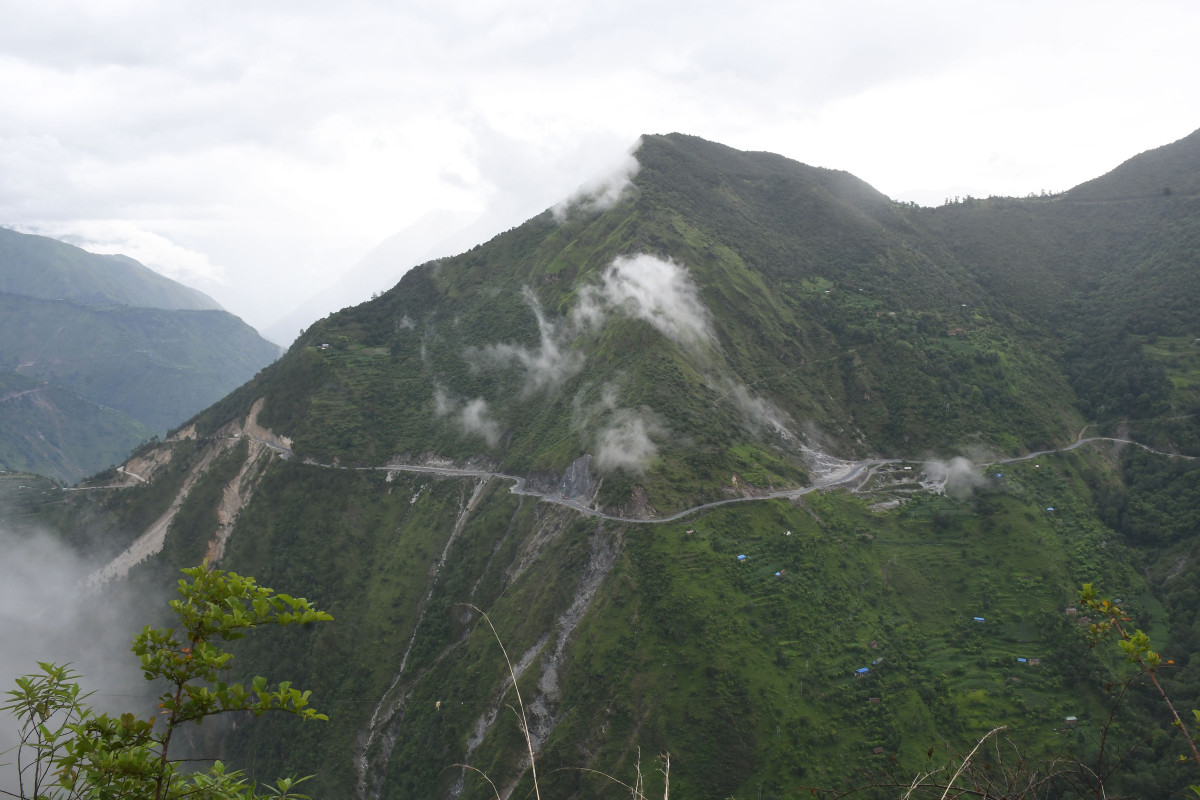 मध्यपहाडी लोकमार्ग