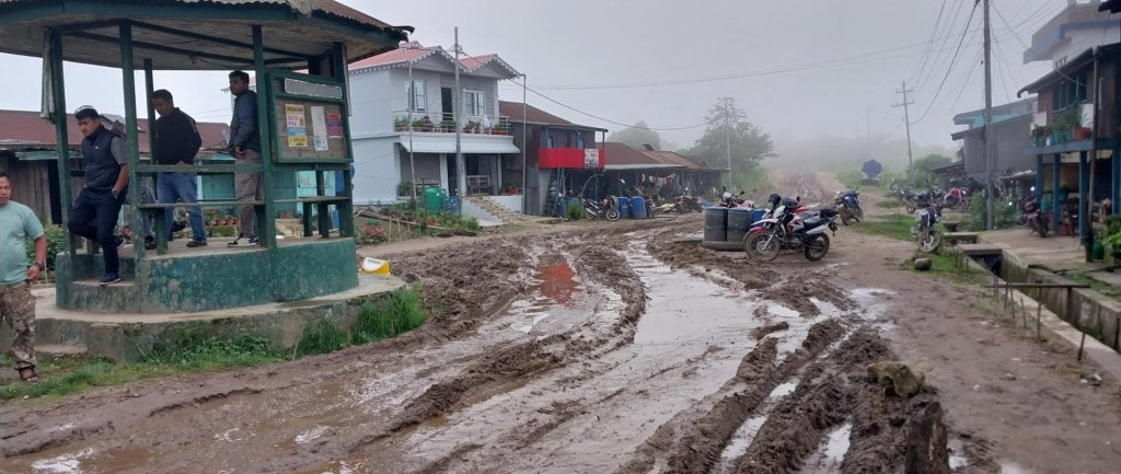 दमक–चिसापनी सडक ३३ वर्षमा पनि भएन पूरा
