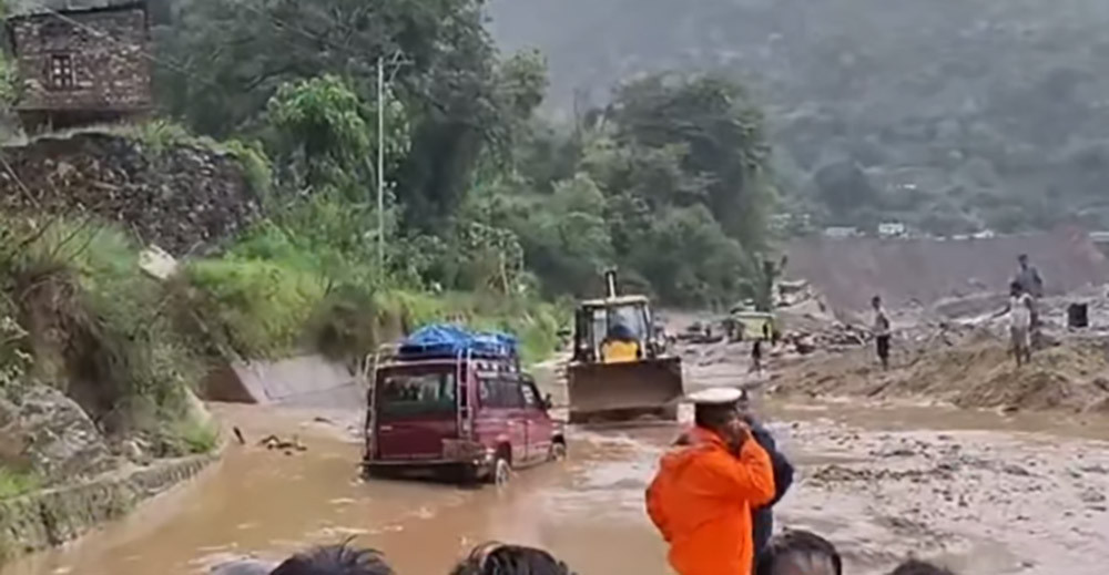 काभ्रेस्थित बीपी राजमार्ग फेरी अवरुद्ध