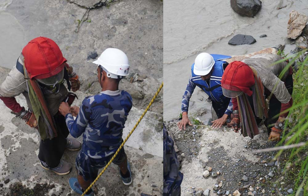 महाकाली नदीको बिचमा अड्किएका पुरुषको सकुशल उद्धार