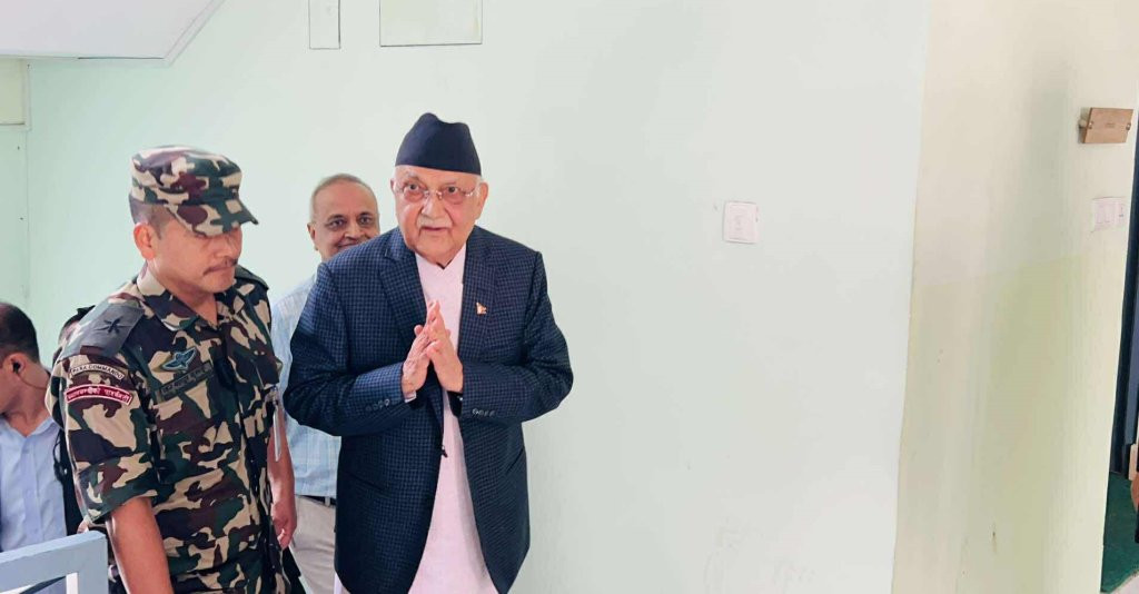 ओली पनि पुगे च्यासल, भण्डारीसँग छलफल हुँदै