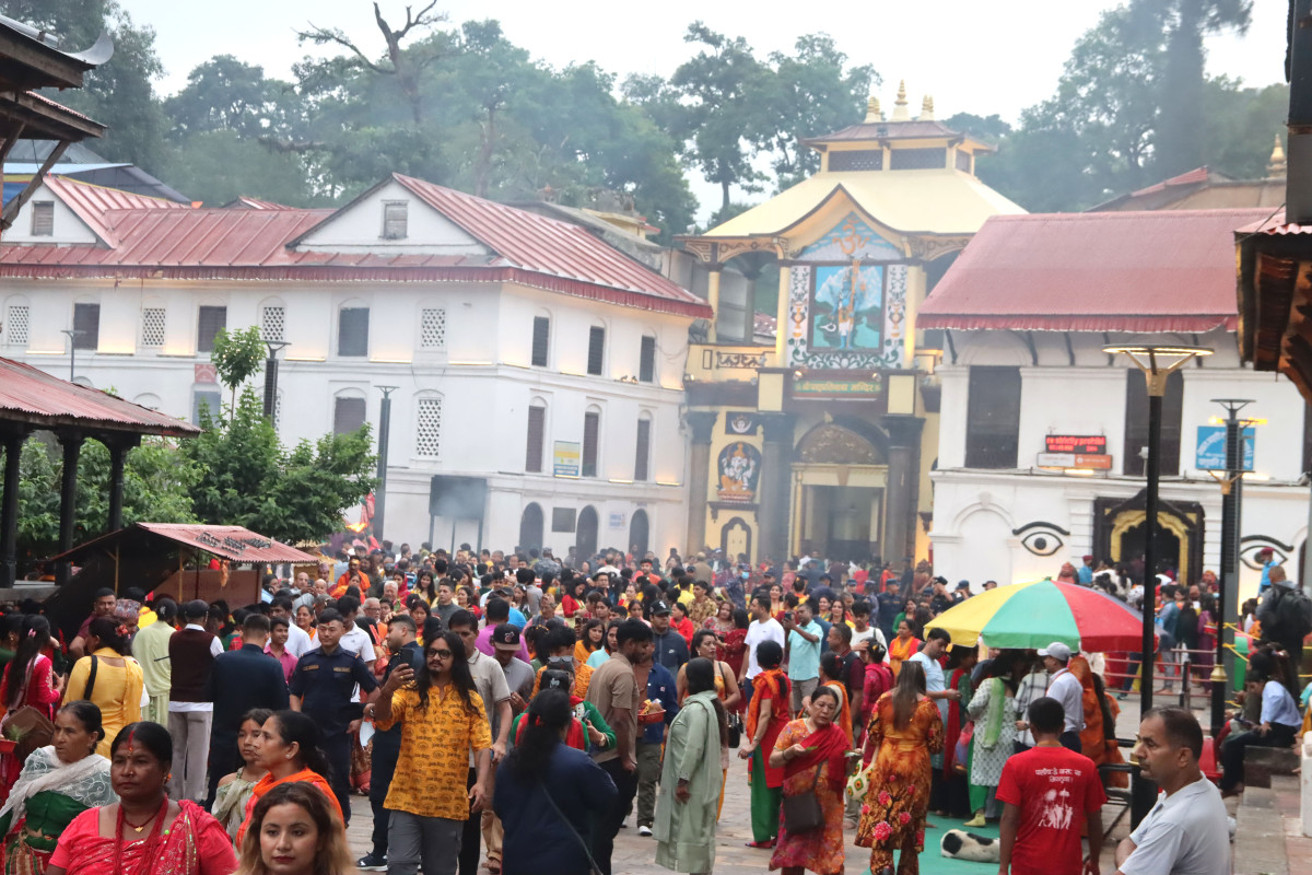 साउनको पहिलो सोमबार: पूजा आराधना गर्न पशुपतिनाथ मन्दिरको  चारै ढोका  खुला