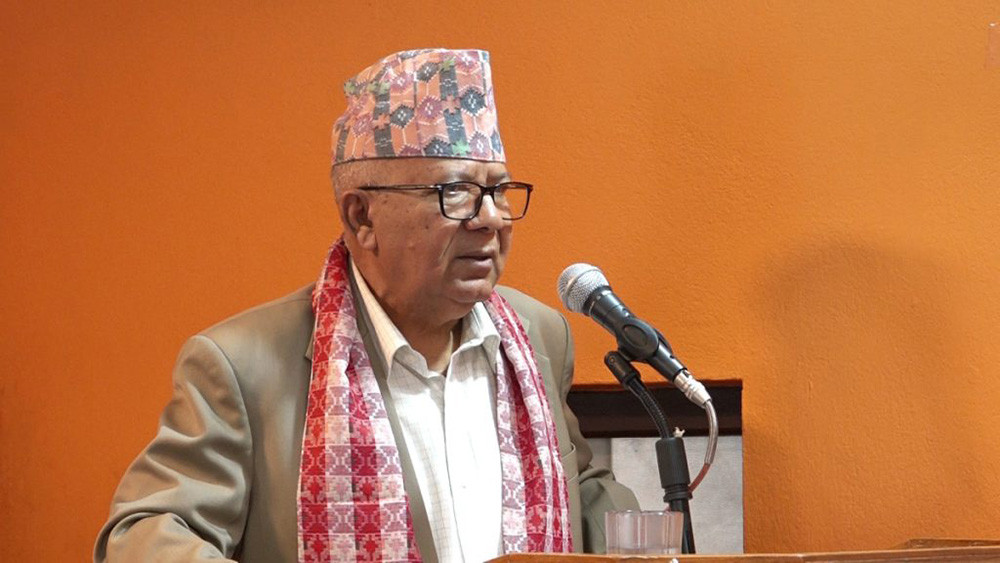कम्युनिष्ट आन्दोलनको भविष्य अझै छ, निराश नबनौं: माधव नेपाल