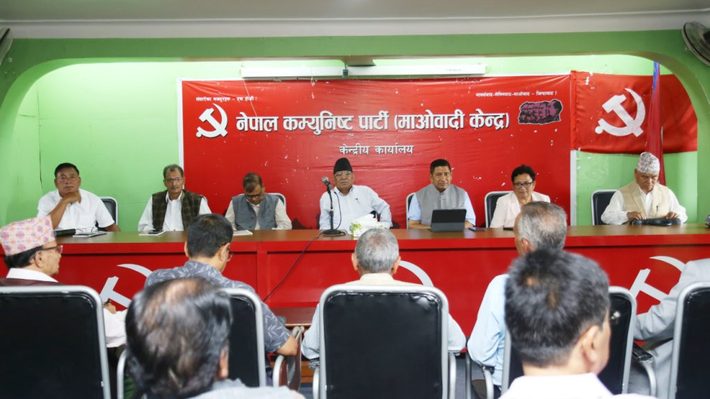 प्रचण्डको ‘ब्रिफिङ’: समाजवादी मोर्चालाई नै पार्टी एकतामा लैजानुपर्छ