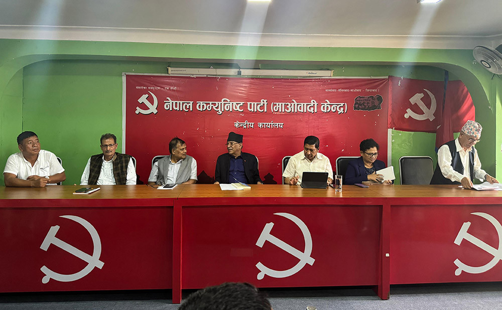 माओवादी केन्द्रको स्थायी कमिटीको बैठकमा धारणा राख्नेक्रम जारी, आइतबार पनि बस्ने