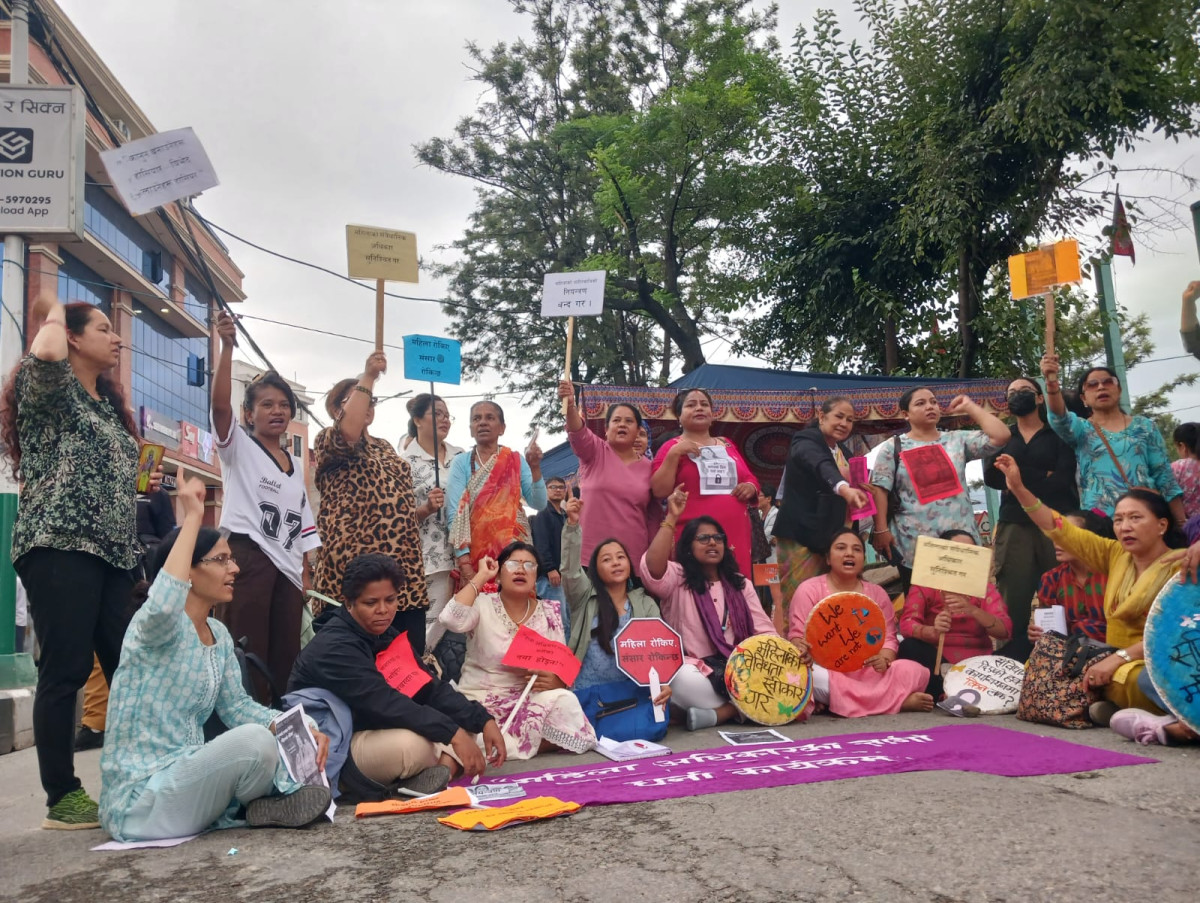 महिला अधिकारका लागि दबाव अभियान अन्तर्गत धर्ना कार्यक्रम सुरु, संविधान दिवसमा वृहत र्‍यालीको तयारी